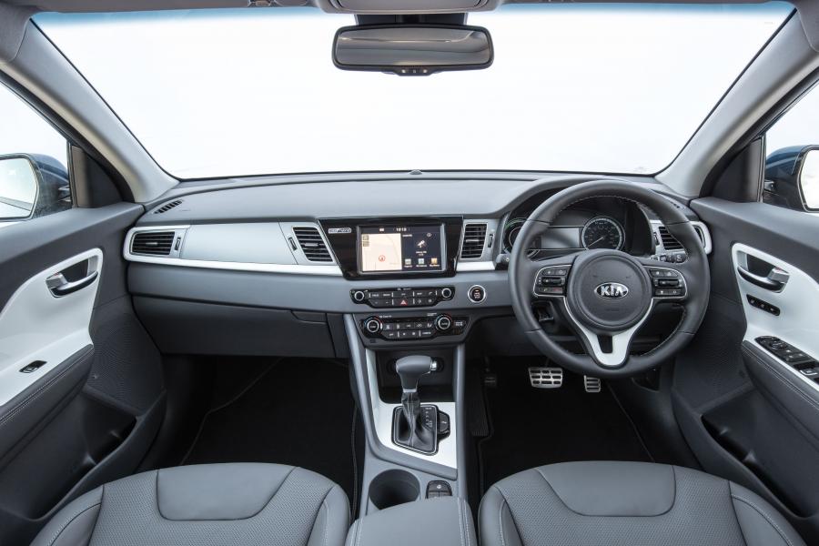 Торпедо Kia Niro First Edition 2016 года  (UK) (фото 17 из 23)